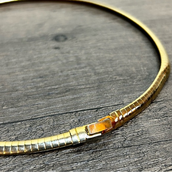 Elegant Gold Collar Necklace - Picture 3 of 4